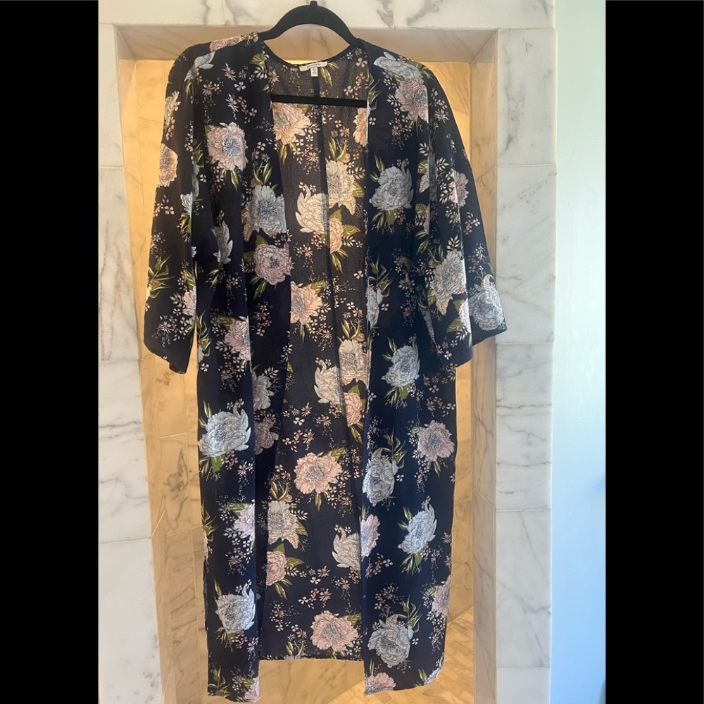 Jodifl Large floral kimono excellent condition